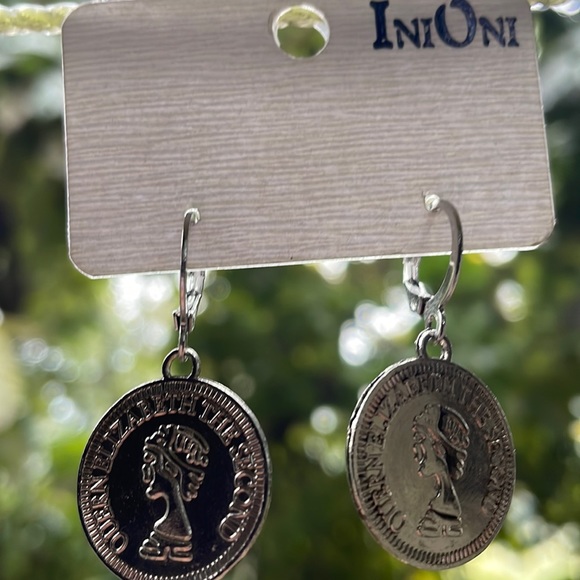 Beautiful silver coin 🪙 earrings | NWT - Picture 4 of 8